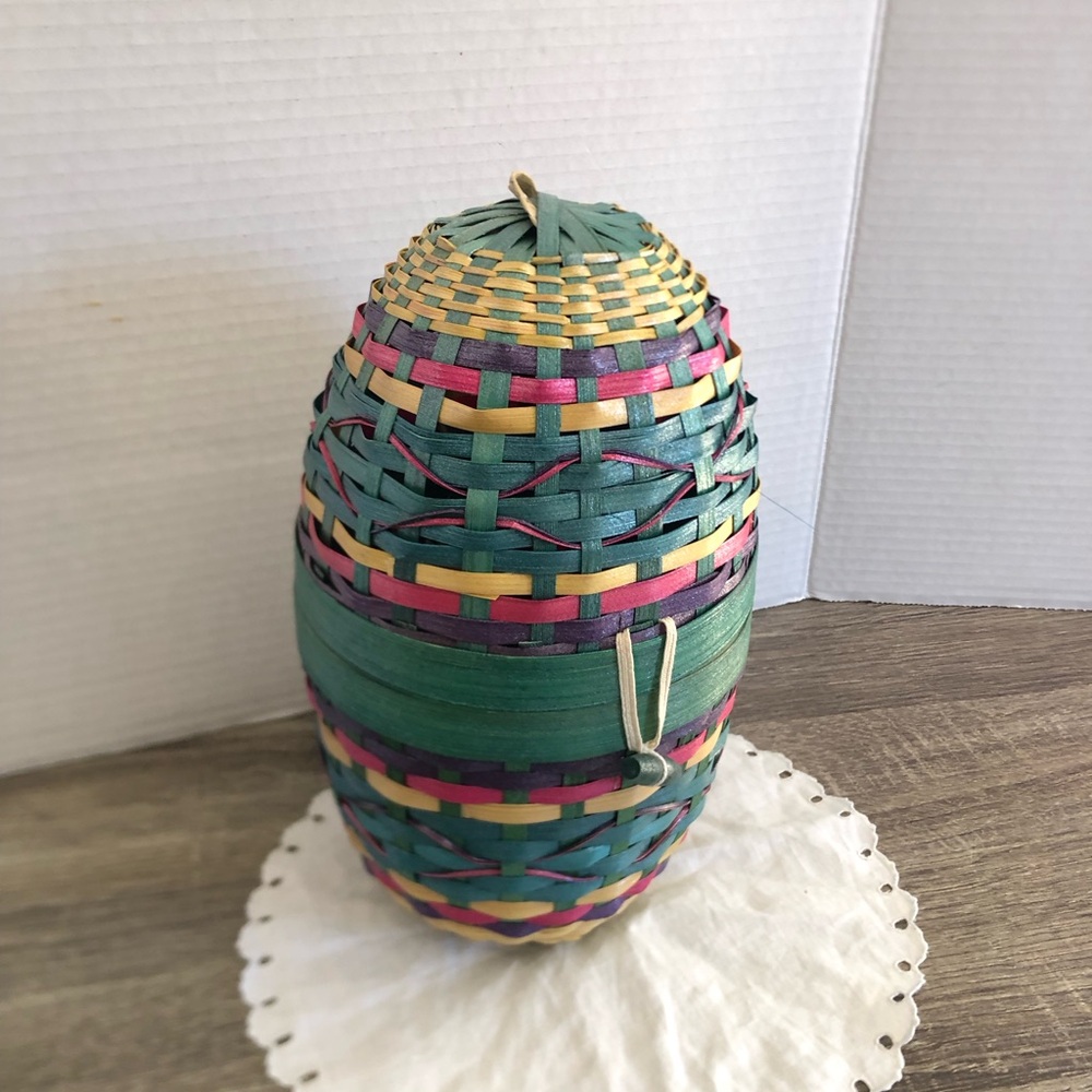 Vtg Pastel Coloured Woven Egg Basket